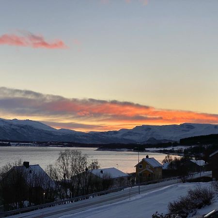 Lyngen, Mackay Appartment, Lyngen Lyngseidet Eksteriør bilde