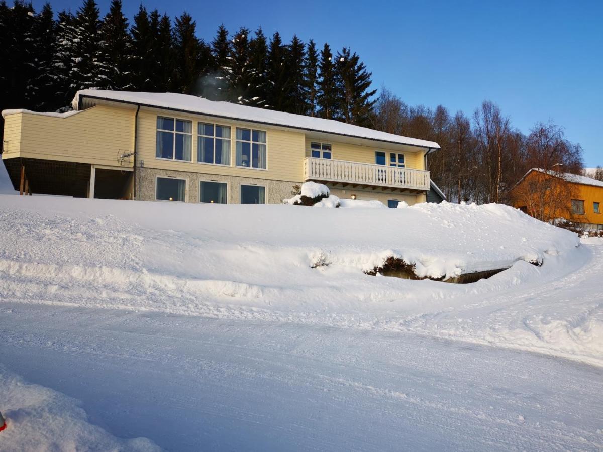Lyngen, Mackay Appartment, Lyngen Lyngseidet Eksteriør bilde