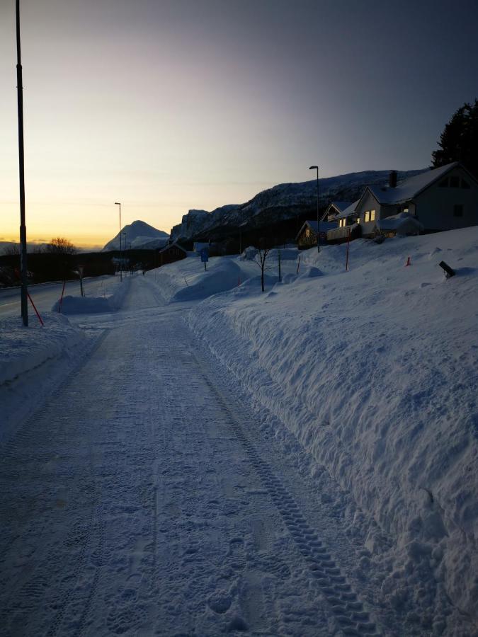 Lyngen, Mackay Appartment, Lyngen Lyngseidet Eksteriør bilde