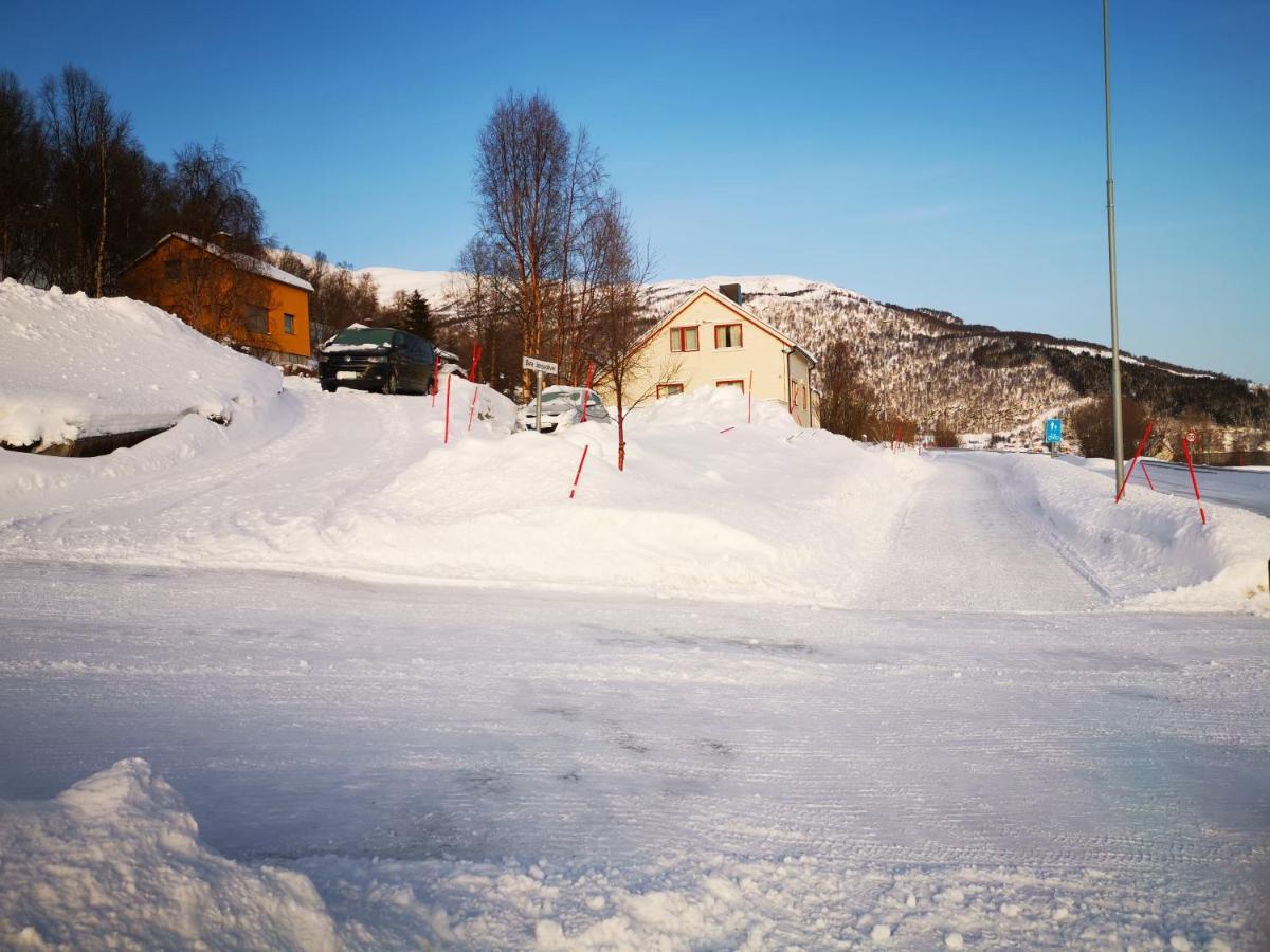 Lyngen, Mackay Appartment, Lyngen Lyngseidet Eksteriør bilde